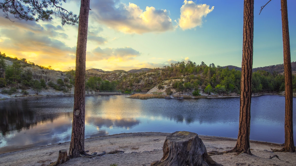 Eric Jewett photo of sunset at rose canyon lake on mount lemmon in arizona