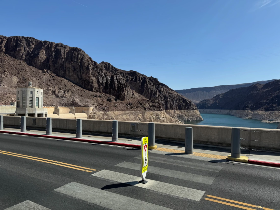 photo of road near hoover dam