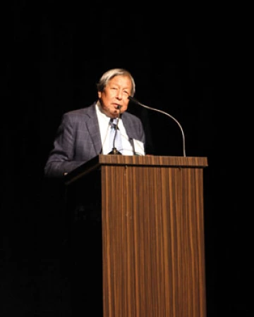 Photo of Rod Lewis speaking at luncheon